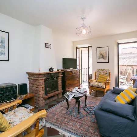 Sleeps 6 *